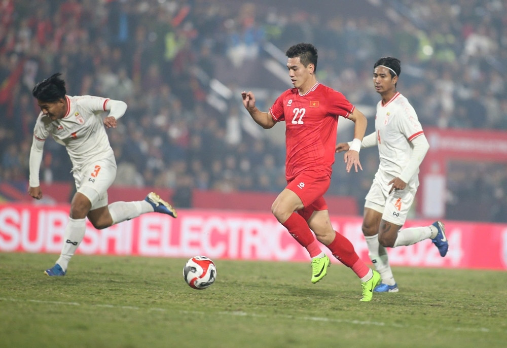AFF Cup 2024: Nguyễn Xu&acirc;n Son b&ugrave;ng nổ, tuyển Việt Nam nhấn ch&igrave;m Myanmar- Ảnh 2.