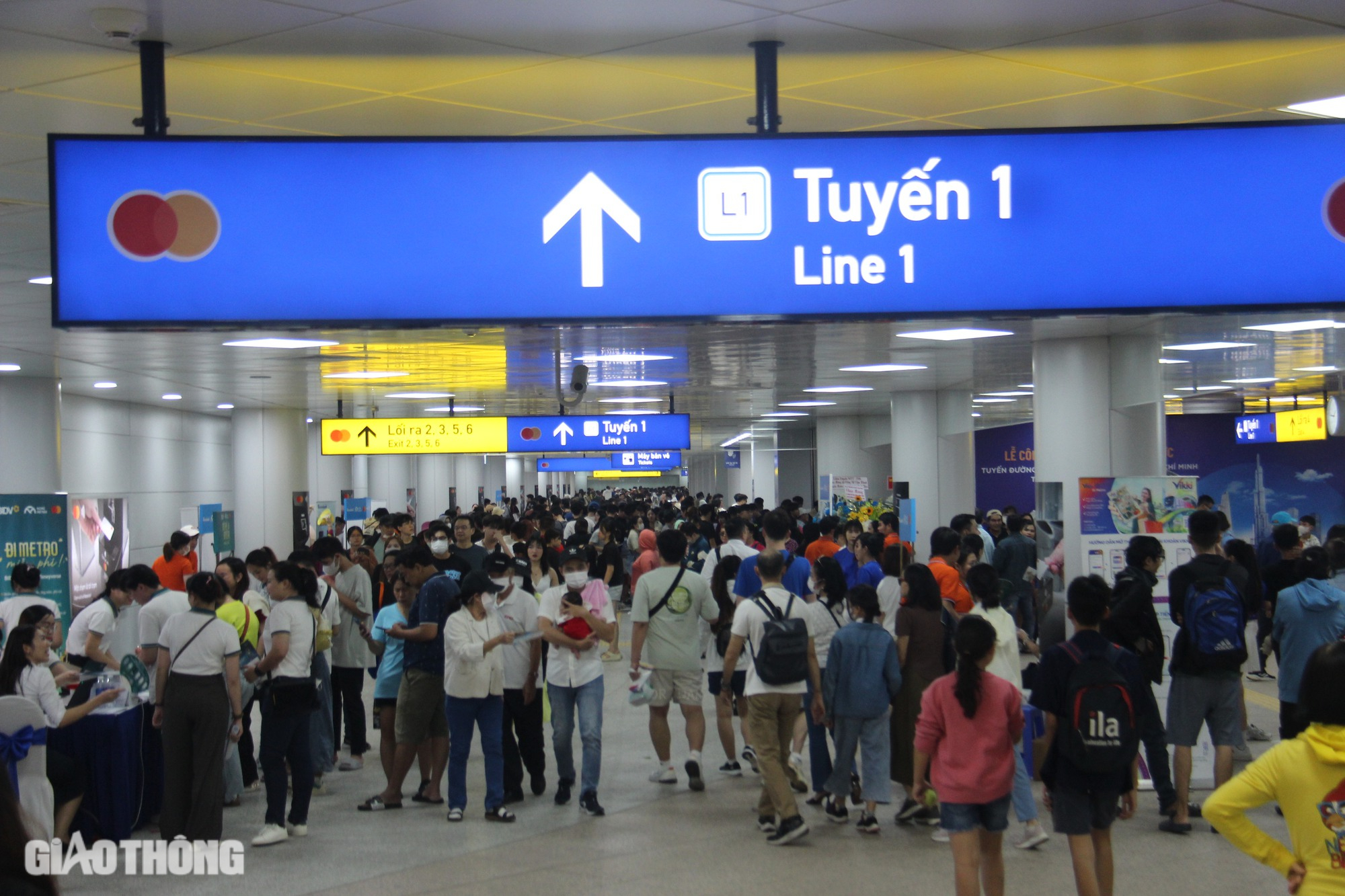 Ngày đầu khai trương metro TP.HCM, ga Bến Thành quá tải- Ảnh 1. Ngày đầu khai trương metro TP.HCM, ga Bến Thành quá tải- Ảnh 1.