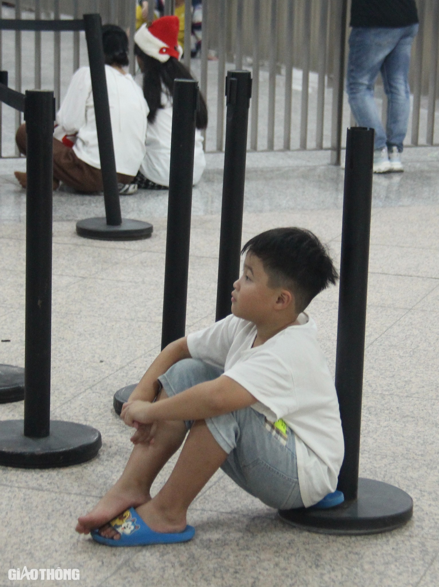 Ngày đầu khai trương metro TP.HCM, ga Bến Thành quá tải- Ảnh 14. Ngày đầu khai trương metro TP.HCM, ga Bến Thành quá tải- Ảnh 14.