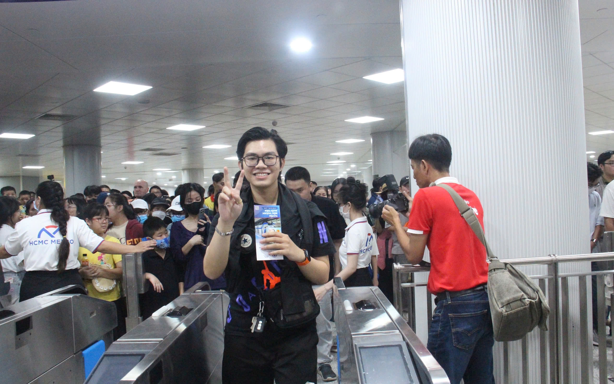 Ngày đầu khai trương metro TP.HCM, ga Bến Thành quá tải- Ảnh 19. Metro số 1 đặt viên gạch đầu tiên cho hệ thống metro hiện đại của TP.HCM