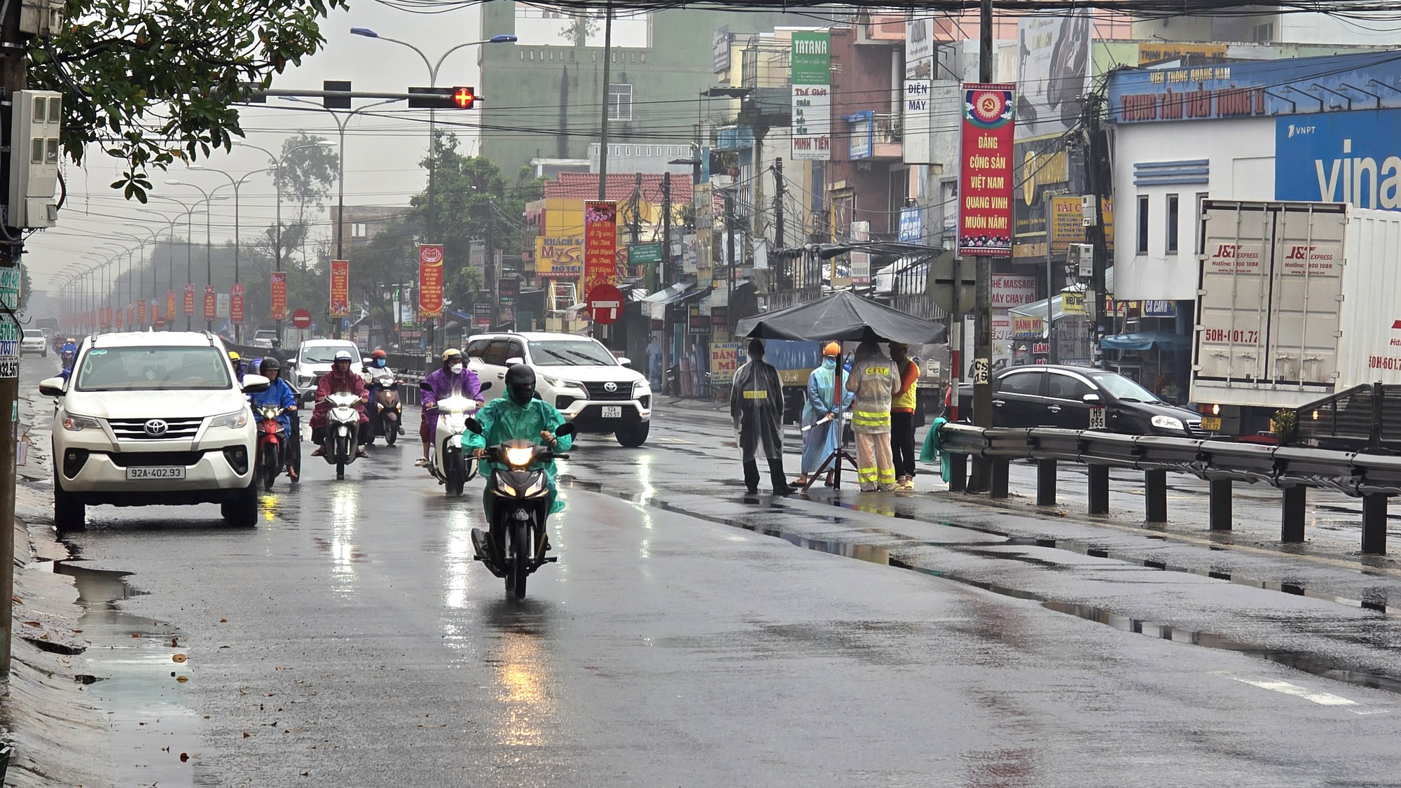 Tạm cấm lưu thông qua cầu Câu Lâu mới để sửa chữa, các ô tô lưu thông thế nào?- Ảnh 13. Tạm cấm lưu thông qua cầu Câu Lâu mới để sửa chữa, các ô tô lưu thông thế nào?- Ảnh 13.