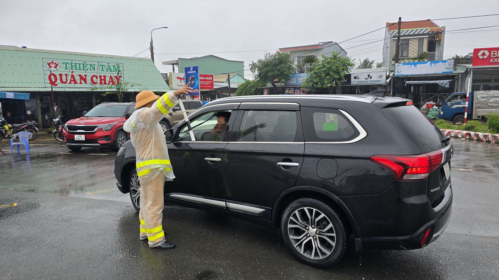 Tạm cấm lưu thông qua cầu Câu Lâu mới để sửa chữa, các ô tô lưu thông thế nào?- Ảnh 3. Tạm cấm lưu thông qua cầu Câu Lâu mới để sửa chữa, các ô tô lưu thông thế nào?- Ảnh 3.