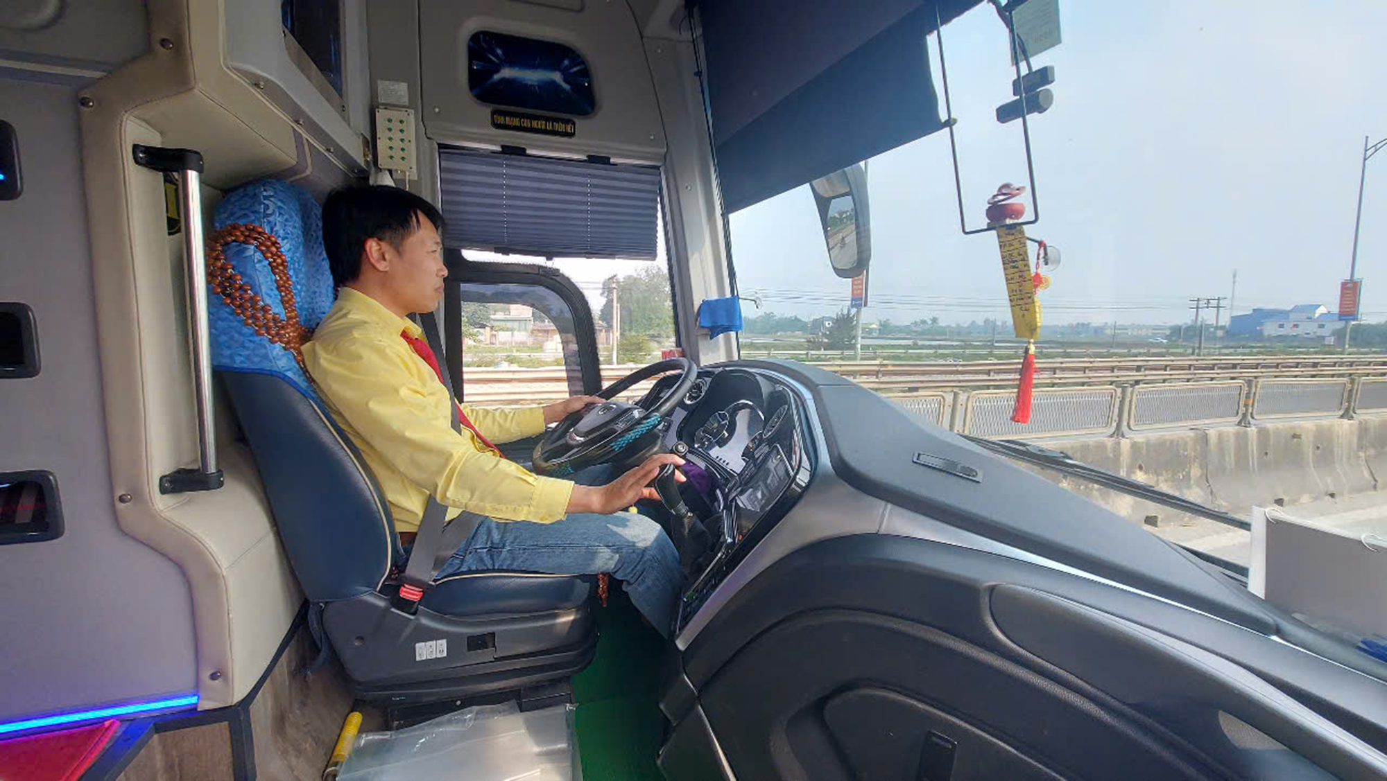 Những bác tài có tâm, xả thân vì cộng đồng- Ảnh 3. Những bác tài có tâm, xả thân vì cộng đồng- Ảnh 3.