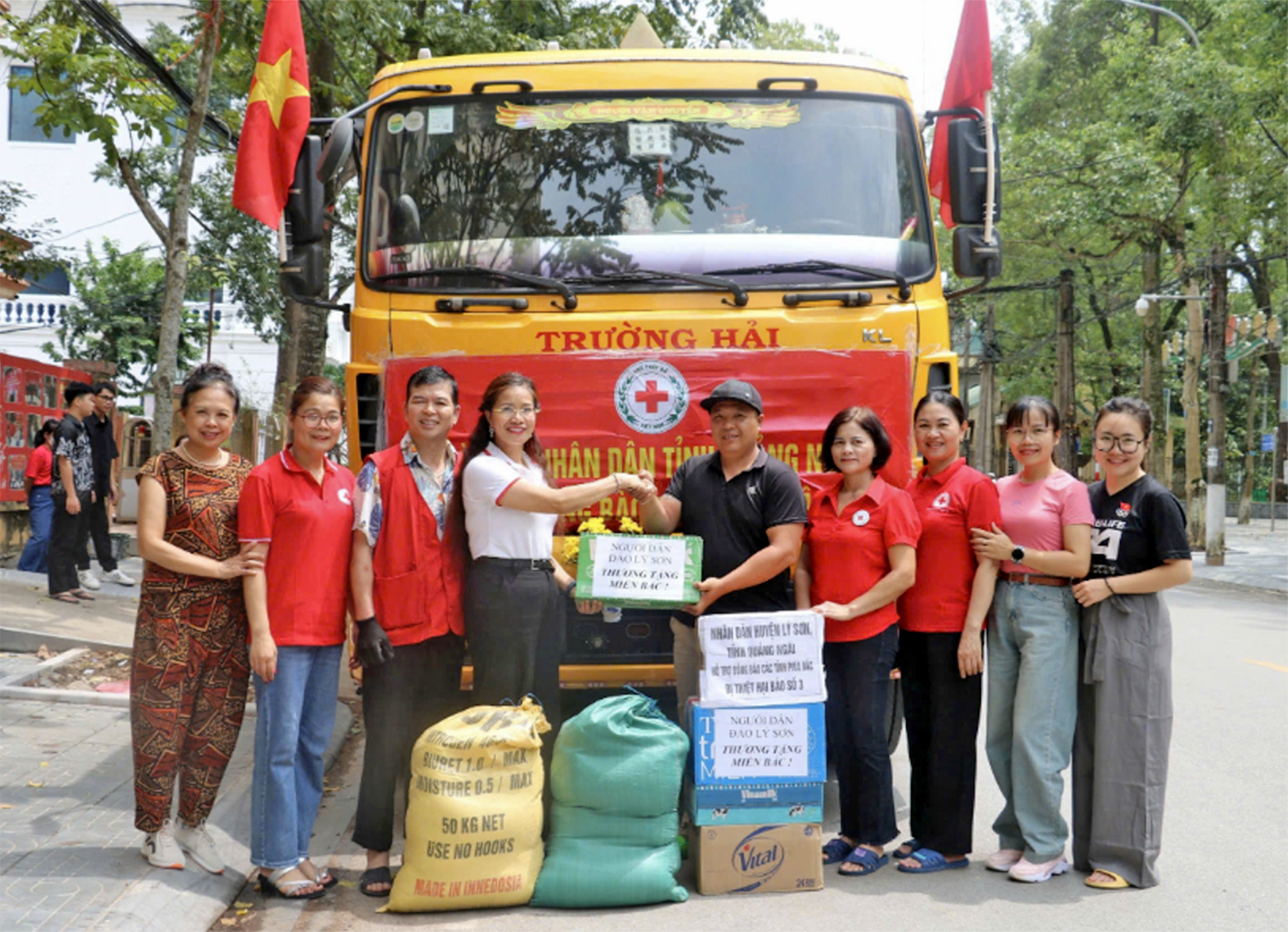 Những bác tài có tâm, xả thân vì cộng đồng- Ảnh 1. Những bác tài có tâm, xả thân vì cộng đồng- Ảnh 1.
