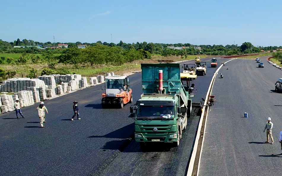 Cao tốc qua B&agrave; Rịa - Vũng T&agrave;u thảm được 13km nhựa- Ảnh 3.