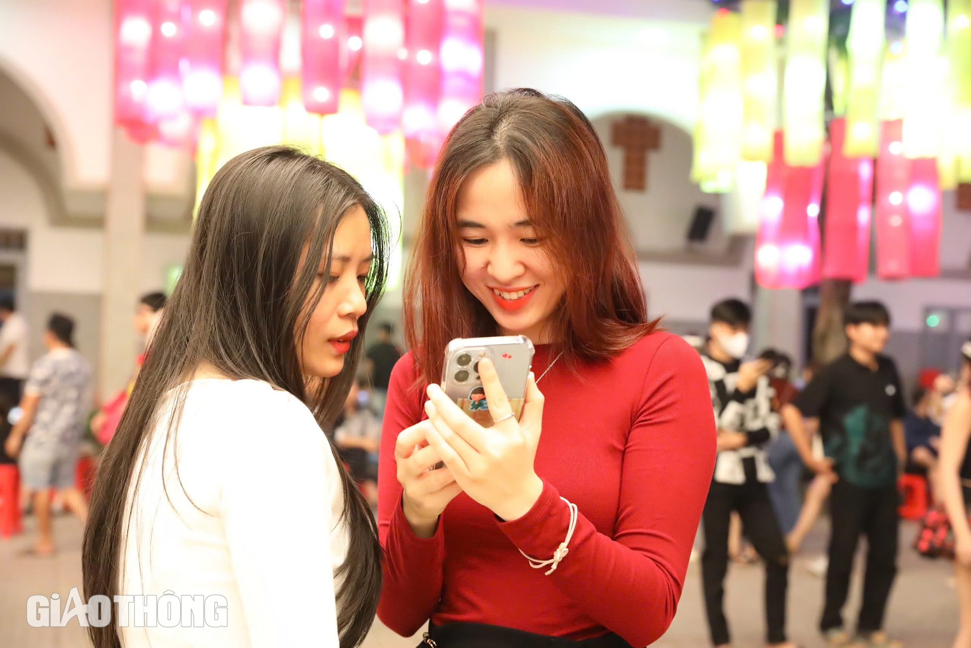 Rực rỡ ánh đèn Giáng sinh cùng cây thông kết từ gần 4.000 nón lá ở xóm đạo Đồng Nai- Ảnh 11. Rực rỡ ánh đèn Giáng sinh cùng cây thông kết từ gần 4.000 nón lá ở xóm đạo Đồng Nai- Ảnh 11.