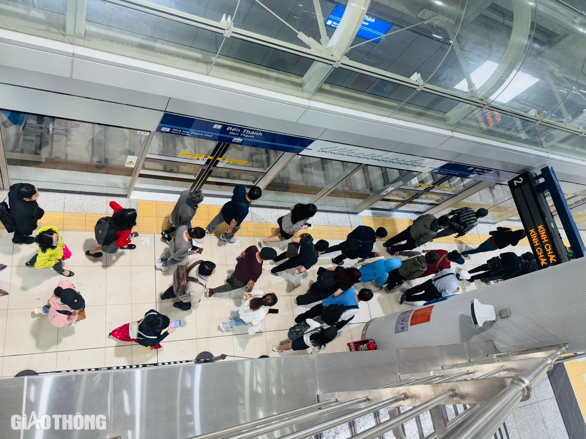 Ngày đi làm, đi học đầu tiên bằng metro, người dân TP.HCM chia sẻ gì?- Ảnh 2. Ngày đi làm, đi học đầu tiên bằng metro, người dân TP.HCM chia sẻ gì?- Ảnh 2.
