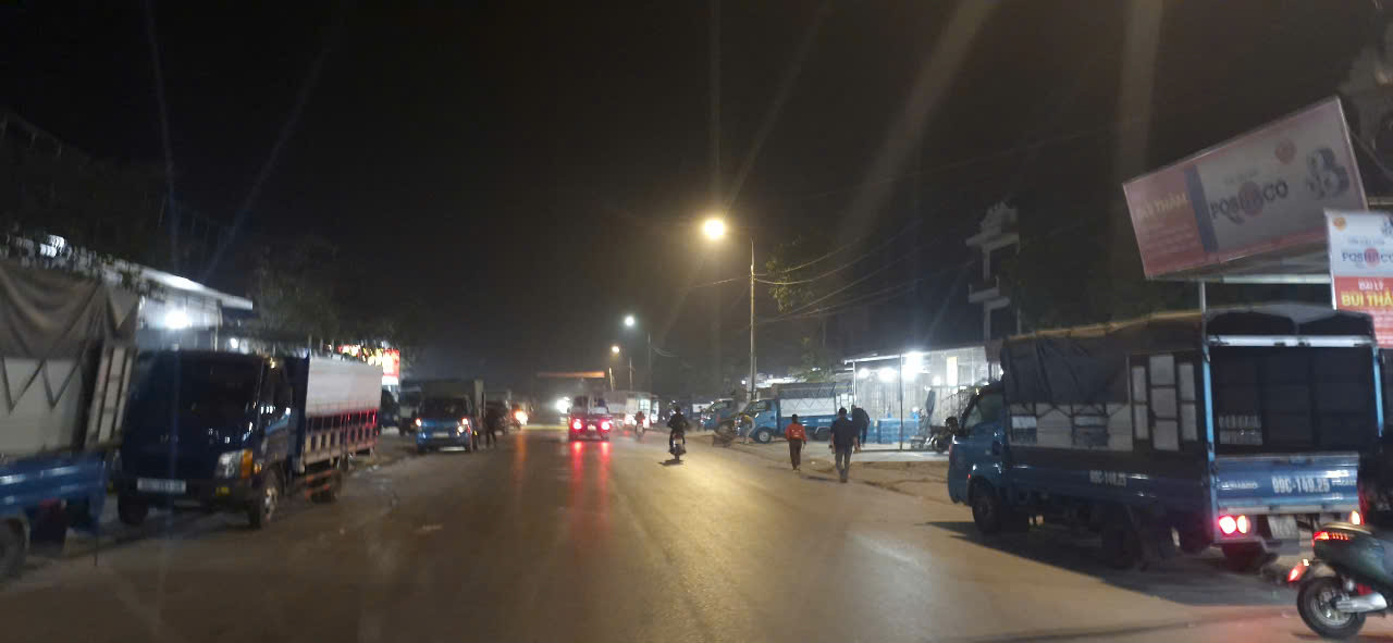 Chưa đến Tết, chợ g&agrave; lớn nhất Bắc Giang giao dịch xuy&ecirc;n đ&ecirc;m- Ảnh 2.