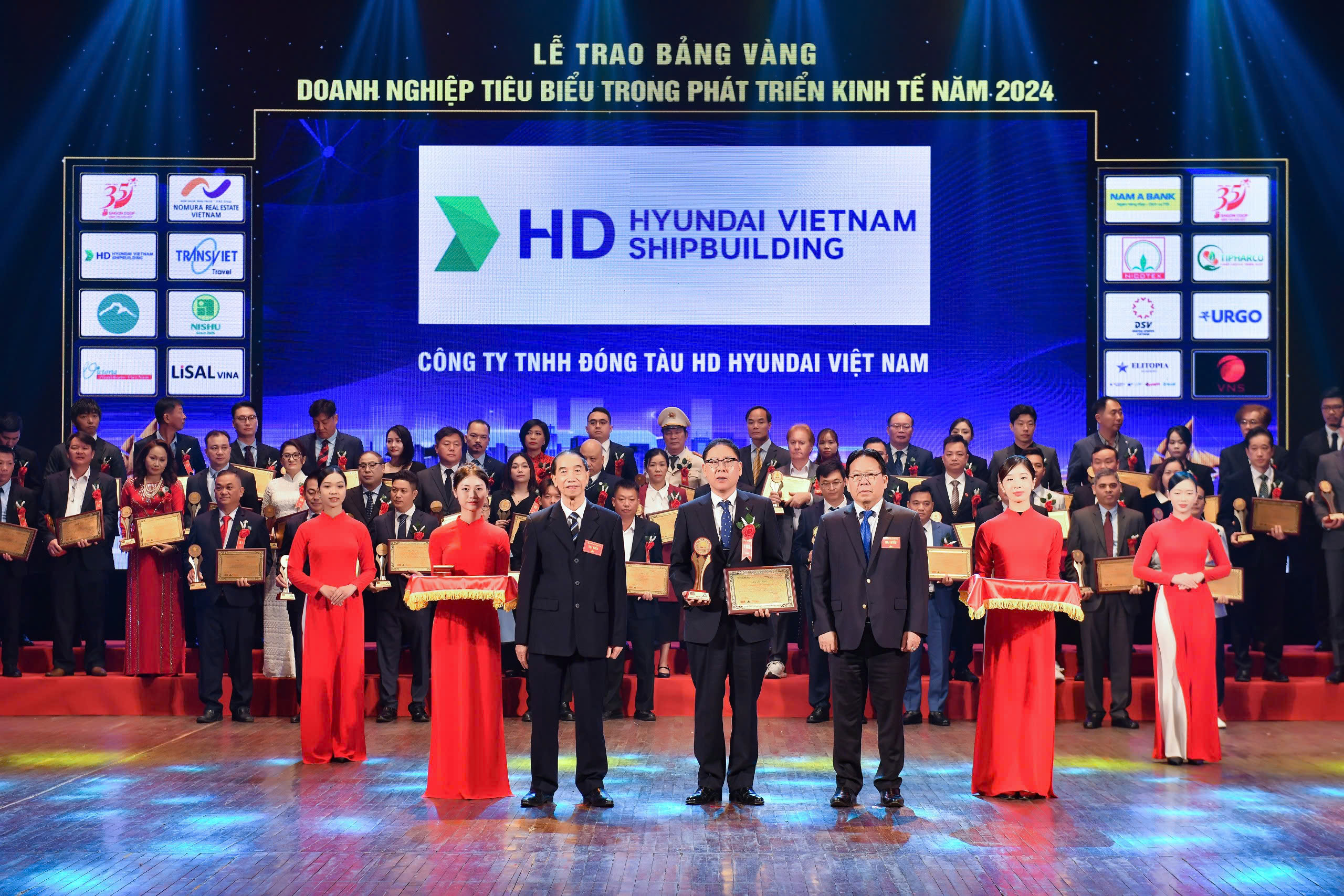 Hyundai Việt Nam thuộc top “10 doanh nghiệp tiêu biểu trong phát triển kinh tế năm 2024”- Ảnh 1. Hyundai Việt Nam thuộc top “10 doanh nghiệp tiêu biểu trong phát triển kinh tế năm 2024”- Ảnh 1.