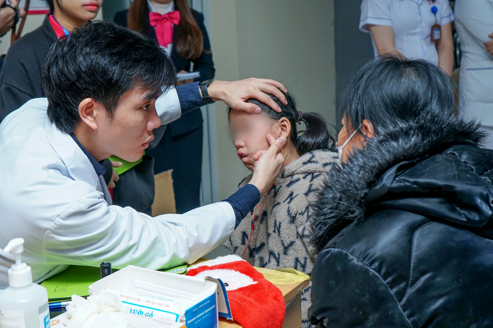 H&agrave;nh tr&igrave;nh t&igrave;m lại nụ cười cho nhiều trẻ thơ- Ảnh 1.