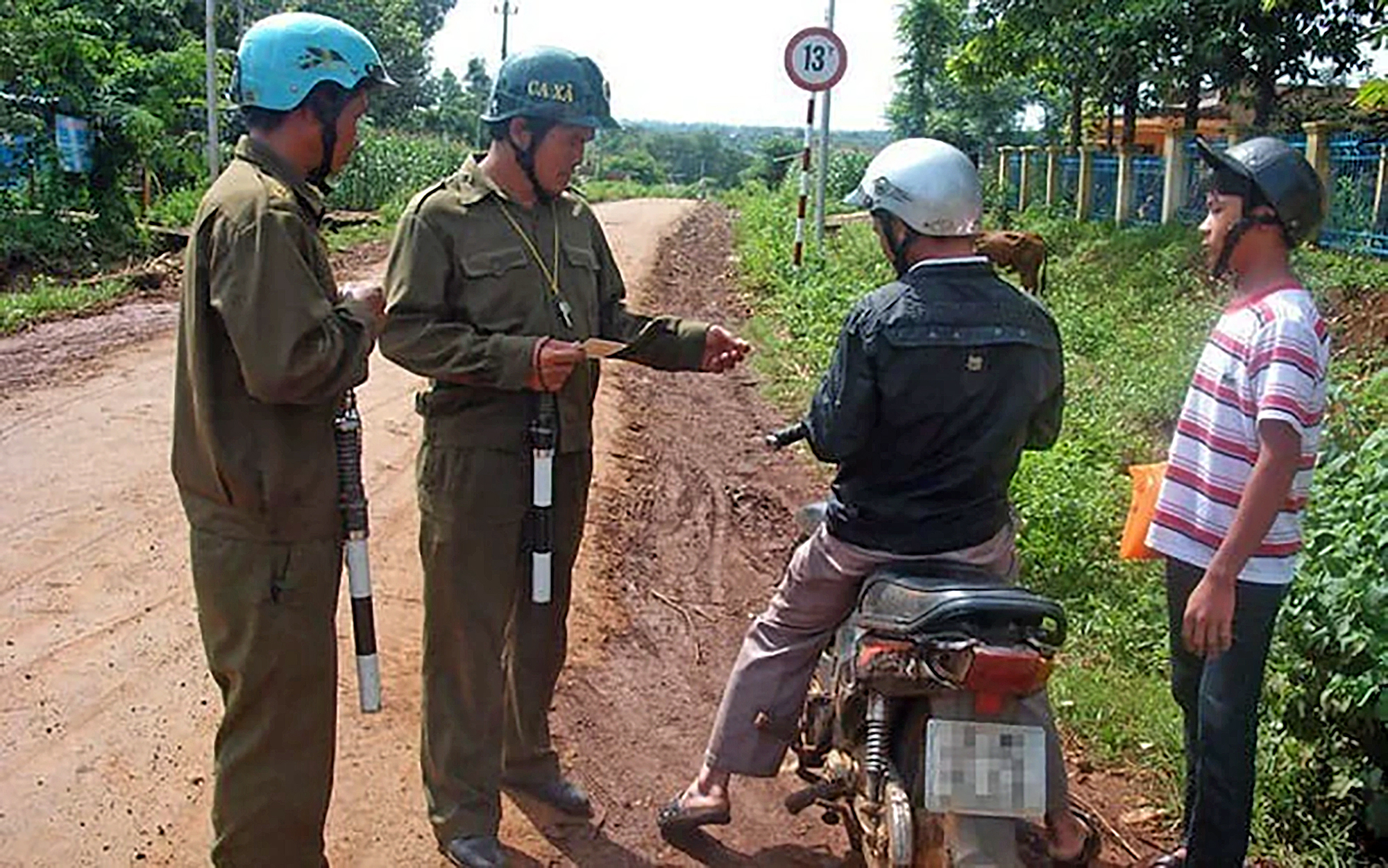 C&ocirc;ng an x&atilde; được xử l&yacute; vi phạm giao th&ocirc;ng khi n&agrave;o?- Ảnh 1.