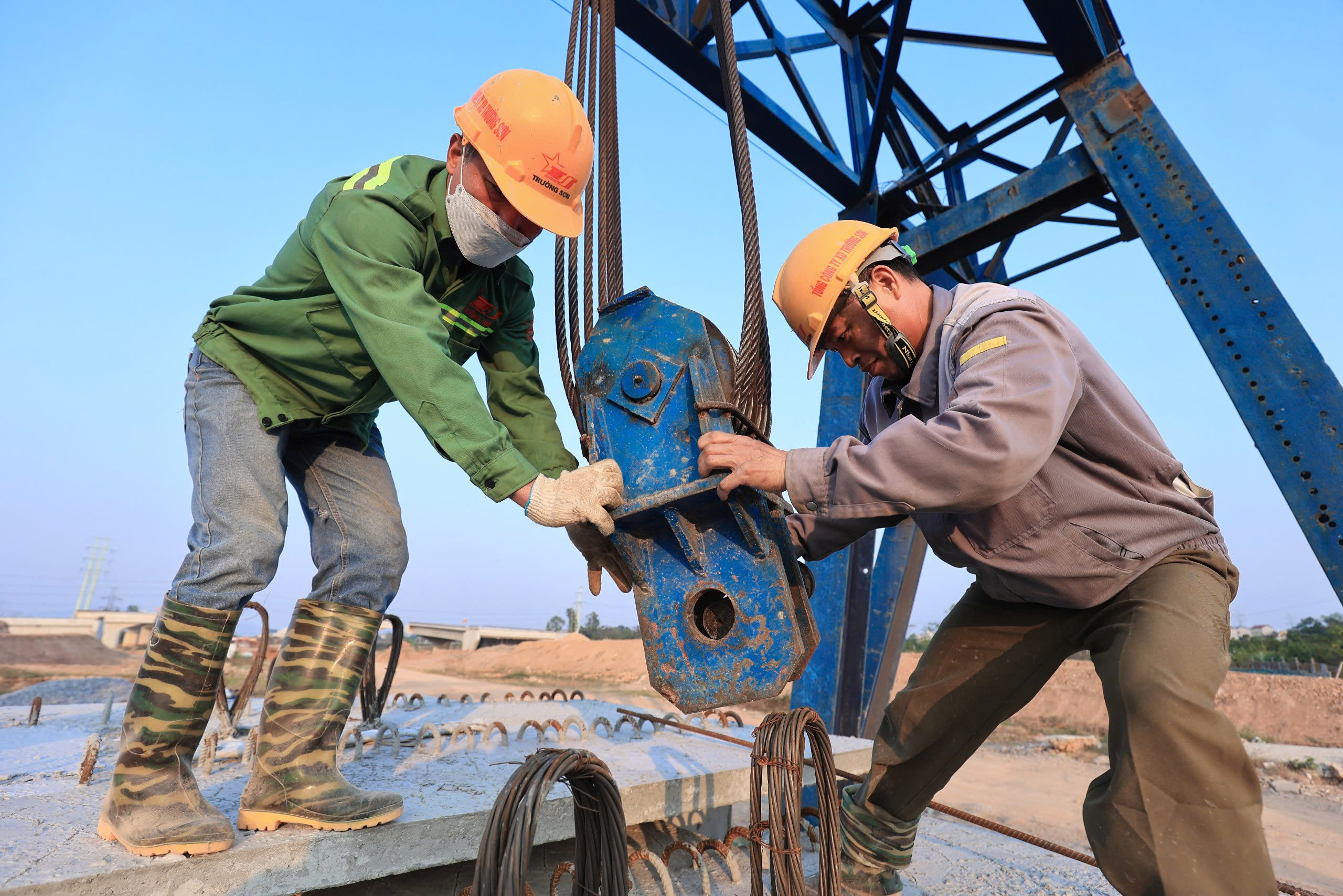 Toàn cảnh Vành đai 4 Vùng Thủ đô đoạn qua Mê Linh sau hơn một năm thi công- Ảnh 11. Toàn cảnh Vành đai 4 Vùng Thủ đô đoạn qua Mê Linh sau hơn một năm thi công- Ảnh 11.