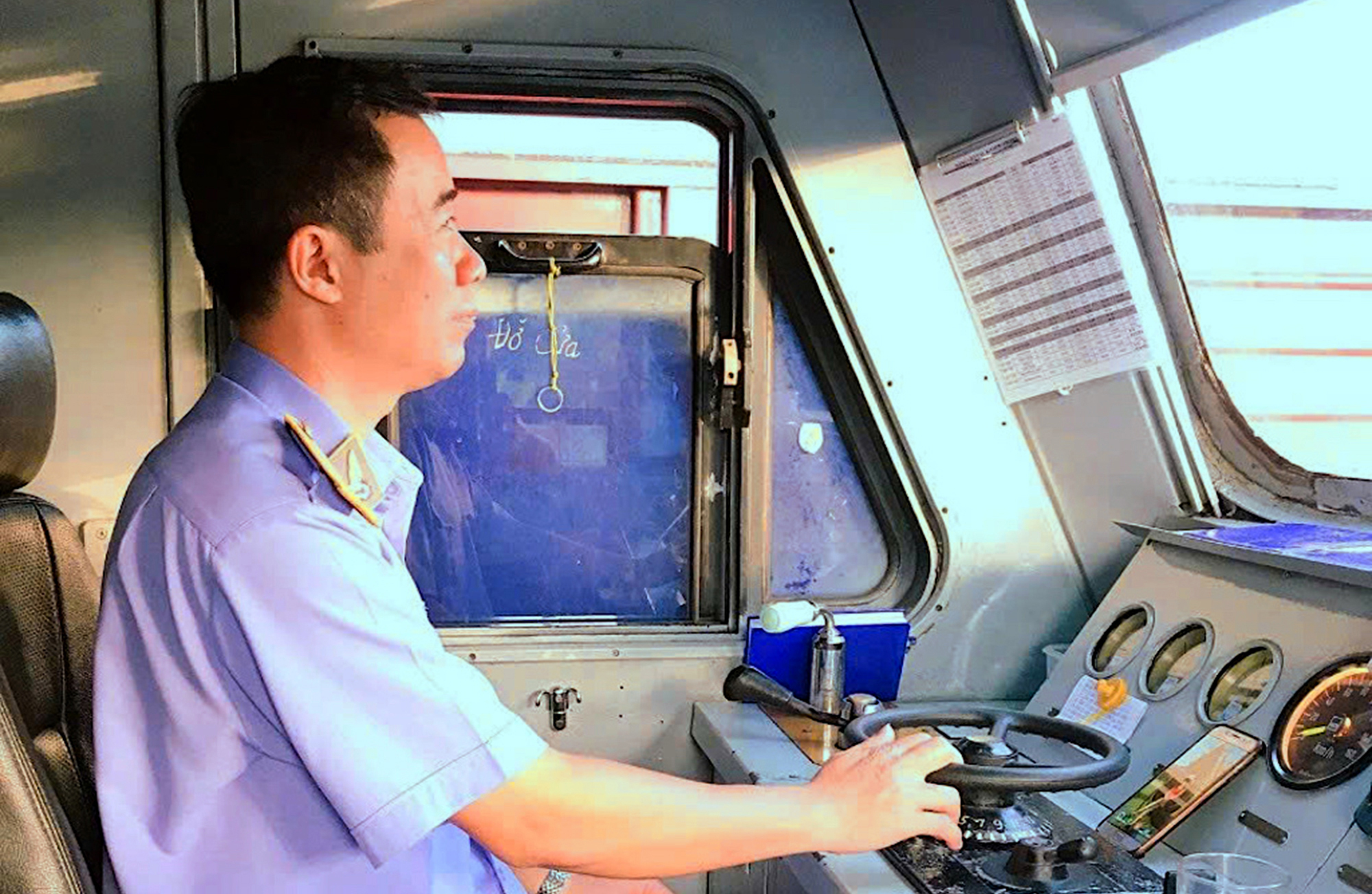 L&atilde;ng ph&iacute; l&aacute;i t&agrave;u giỏi v&igrave; giới hạn độ tuổi- Ảnh 1.