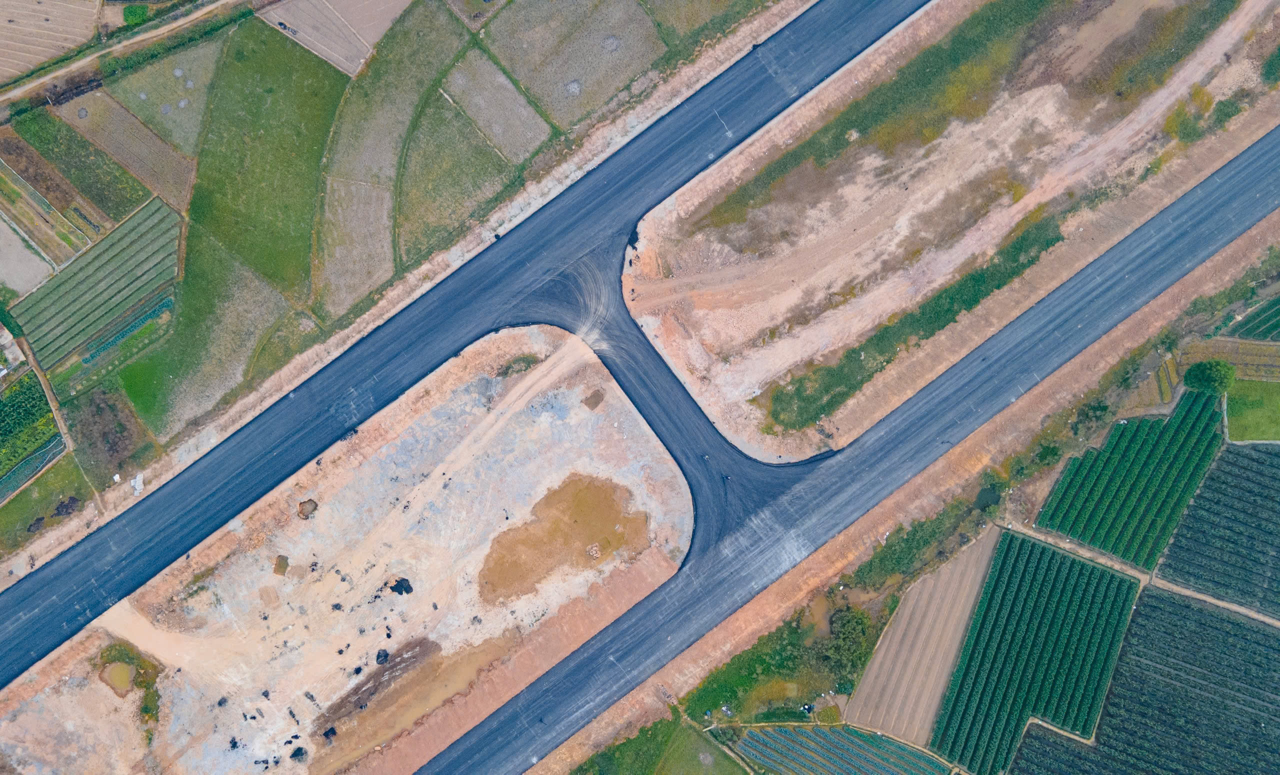 Toàn cảnh Vành đai 4 Vùng Thủ đô đoạn qua Mê Linh sau hơn một năm thi công- Ảnh 7. Toàn cảnh Vành đai 4 Vùng Thủ đô đoạn qua Mê Linh sau hơn một năm thi công- Ảnh 7.