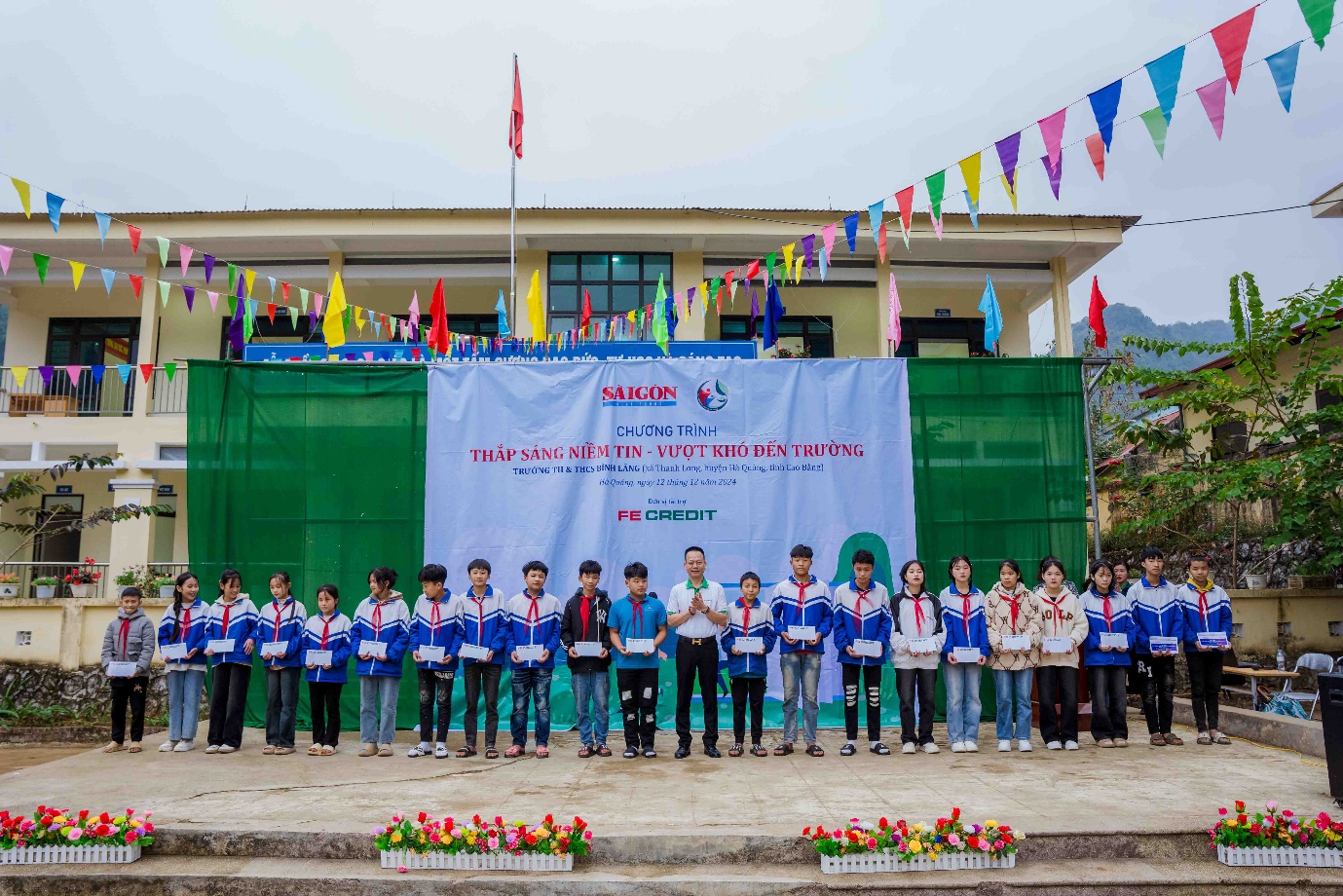 FE CREDIT viết tiếp h&agrave;nh tr&igrave;nh v&igrave; cộng đồng, sẻ chia c&ugrave;ng ph&aacute;t triển- Ảnh 2.