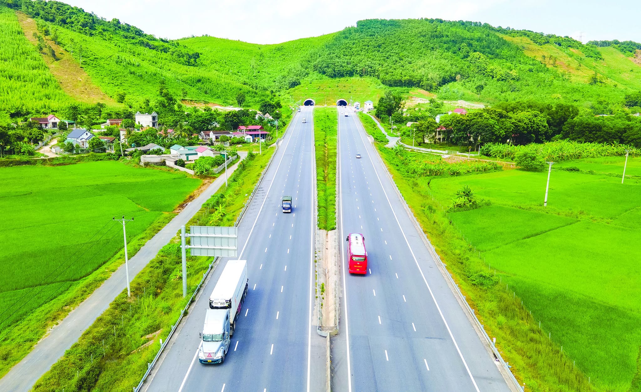 Đột ph&aacute; hạ tầng giao th&ocirc;ng th&uacute;c đẩy vận tải- Ảnh 3.