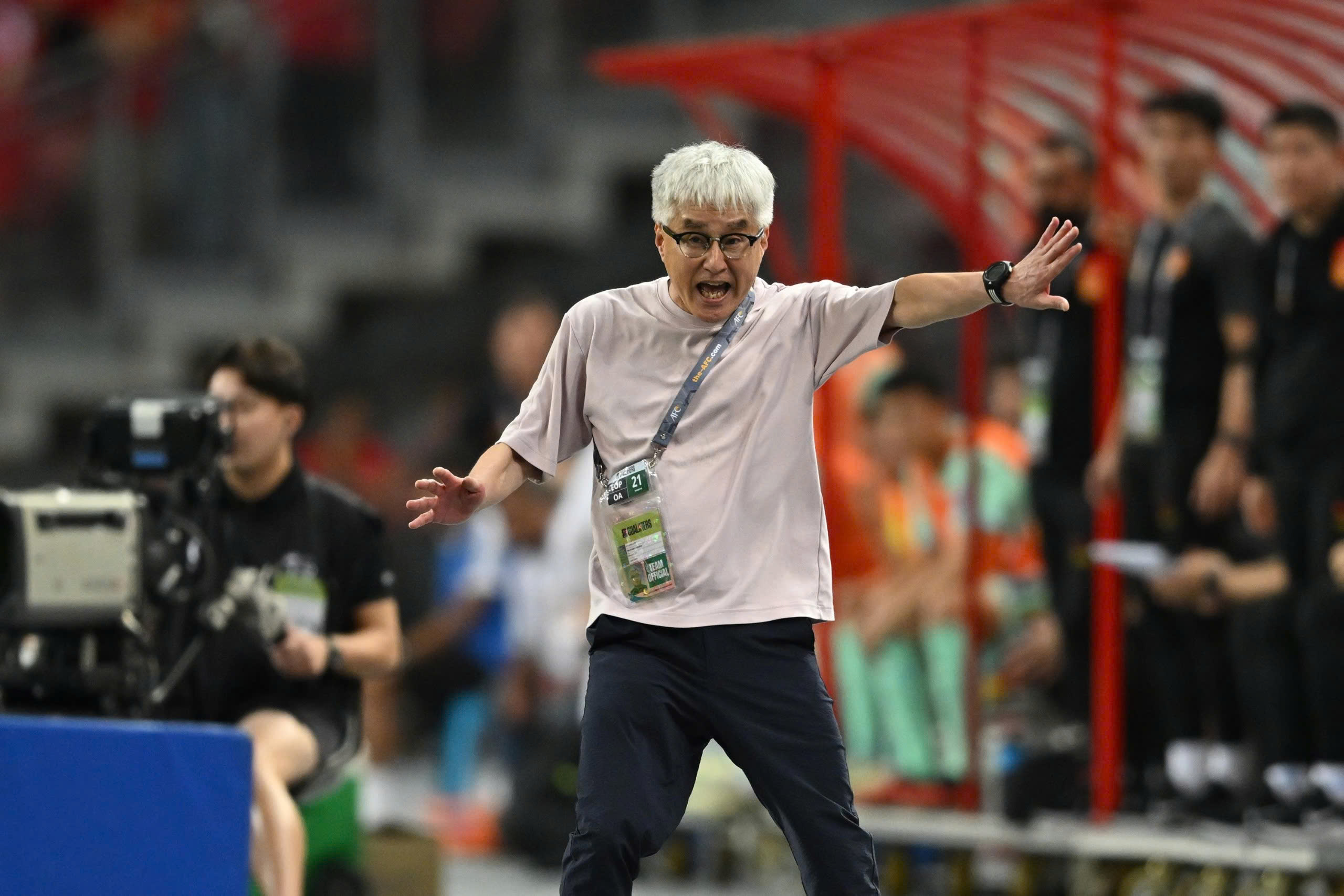 HLV Singapore nhập viện trước trận b&aacute;n kết AFF Cup 2024 với Việt Nam- Ảnh 1.