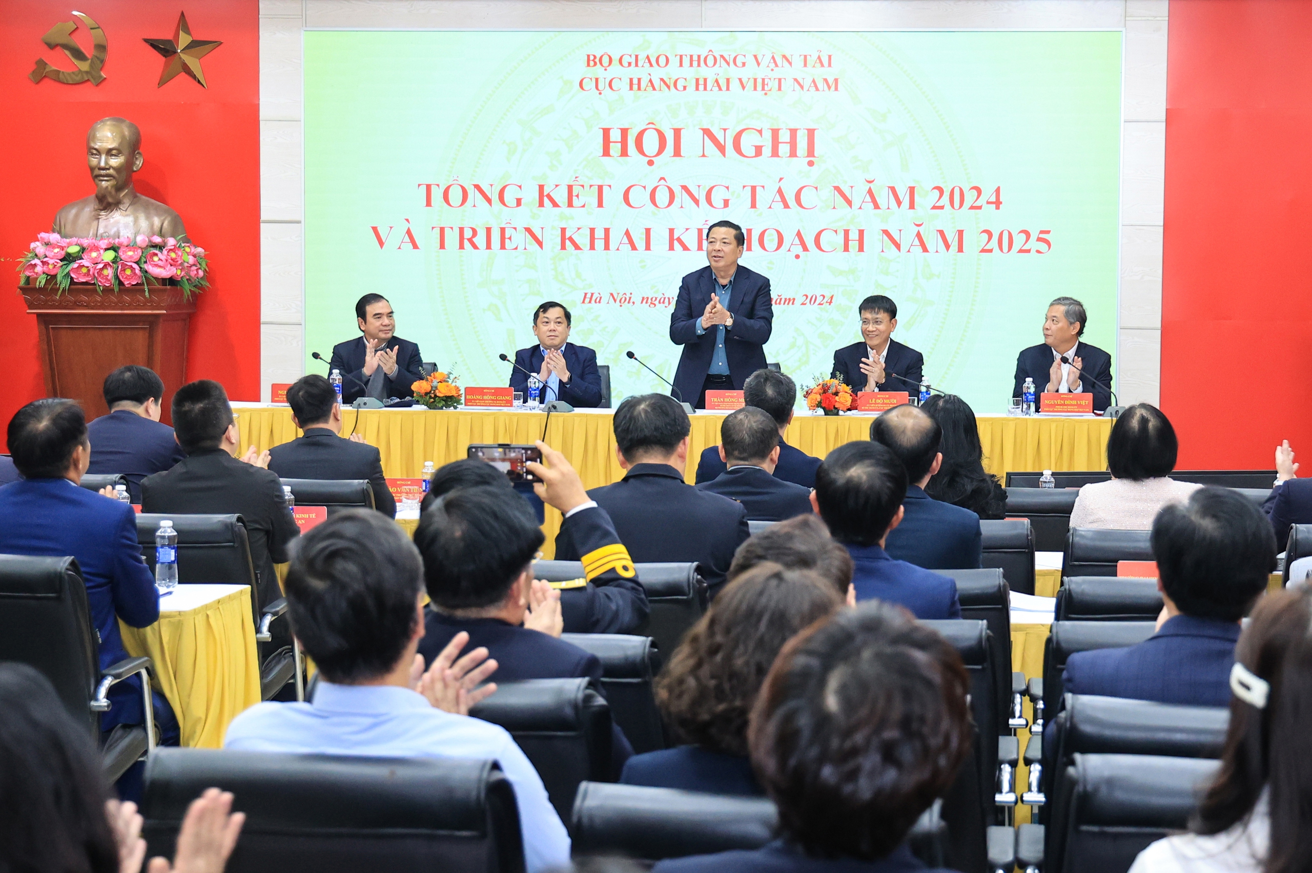 Bộ trưởng GTVT: Đẩy mạnh phát triển cảng xanh, cảng thông minh- Ảnh 2. Bộ trưởng GTVT: Đẩy mạnh phát triển cảng xanh, cảng thông minh- Ảnh 2.