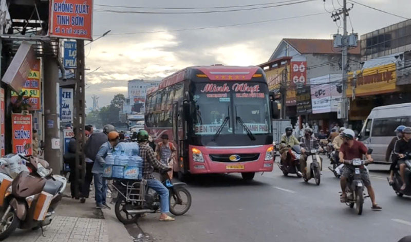 Hiện trường vụ tai nạn khiến người đ&agrave;n &ocirc;ng tử vong tại chỗ.