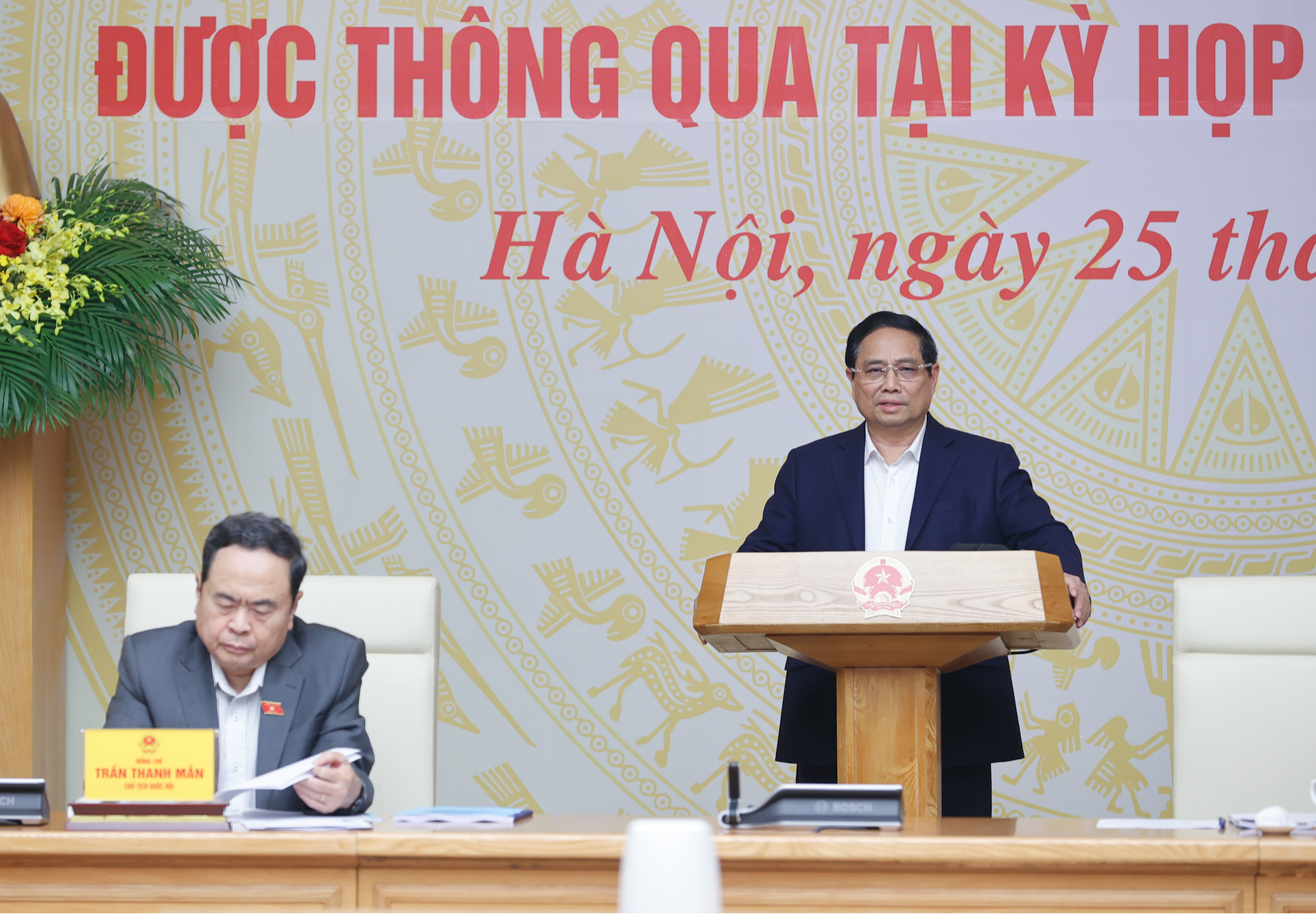 Ch&iacute;nh phủ v&agrave; Quốc hội họp triển khai thi h&agrave;nh 18 luật, 21 nghị quyết- Ảnh 1.