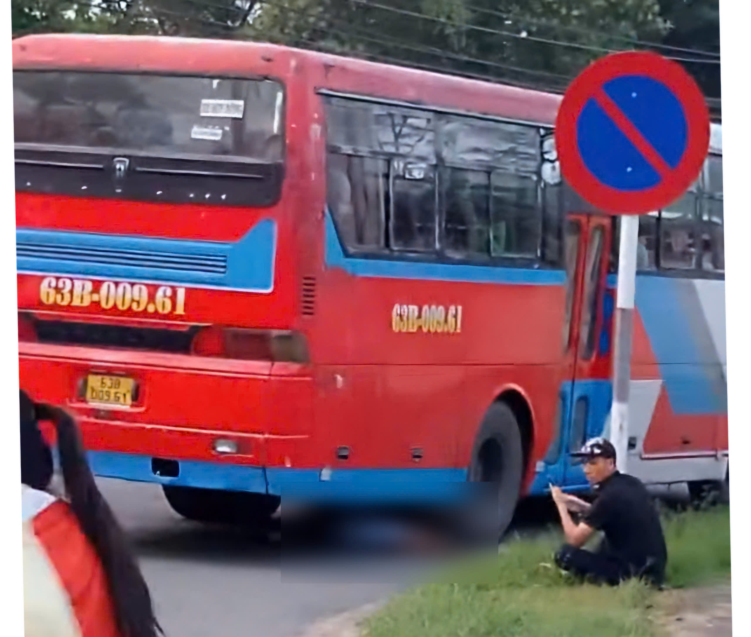 Bắt t&agrave;i xế l&ugrave;i xe c&aacute;n tử vong nữ c&ocirc;ng nh&acirc;n ở Tiền Giang- Ảnh 1.