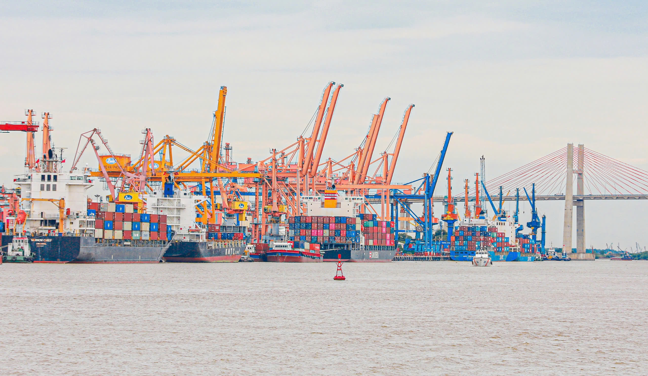 Bộ trưởng GTVT: Đẩy mạnh phát triển cảng xanh, cảng thông minh- Ảnh 4. Bộ trưởng GTVT: Đẩy mạnh phát triển cảng xanh, cảng thông minh- Ảnh 4.