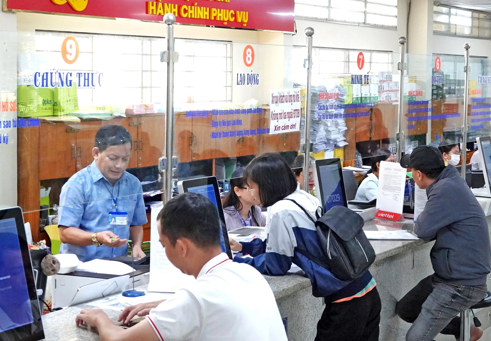 Sàng lọc cán bộ “có vào, có ra”- Ảnh 1. Sàng lọc cán bộ “có vào, có ra”- Ảnh 1.