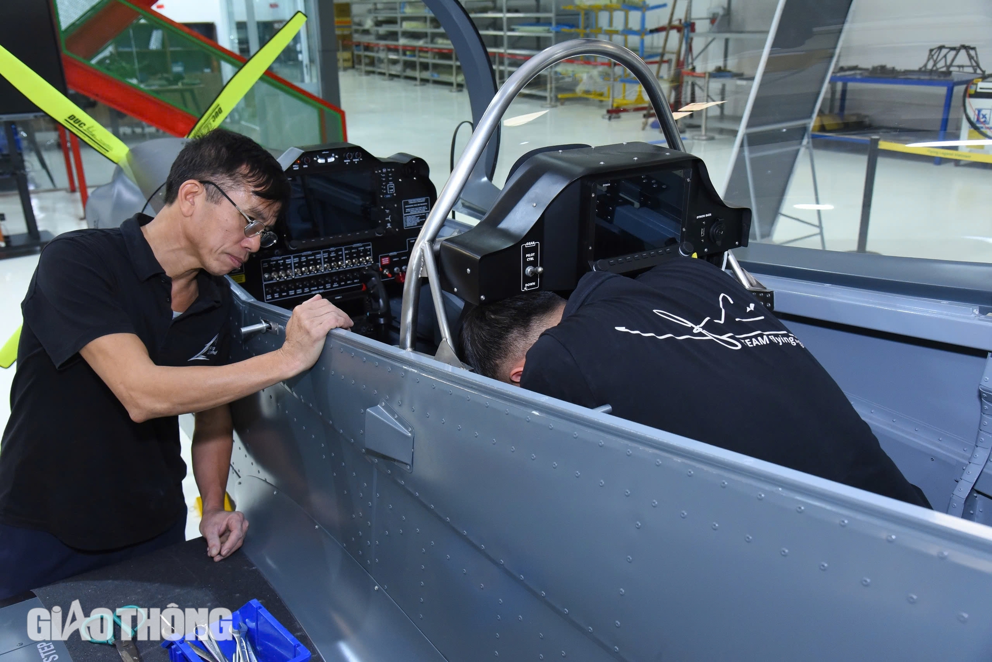 B&ecirc;n trong nh&agrave; m&aacute;y sản xuất m&aacute;y bay đầu ti&ecirc;n của Việt Nam tại Vĩnh Ph&uacute;c- Ảnh 6.