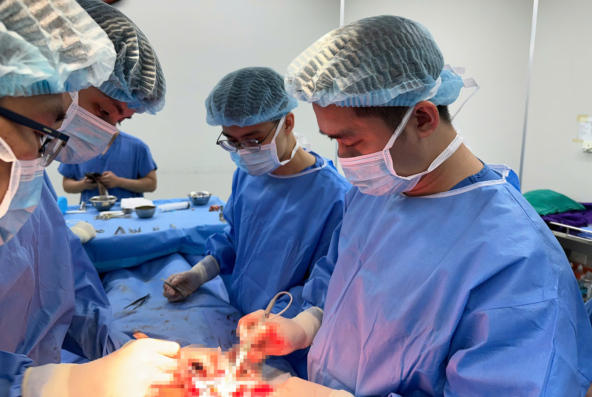 L&agrave;m đẹp đ&oacute;n Tết coi chừng tiền mất, tật mang- Ảnh 1.