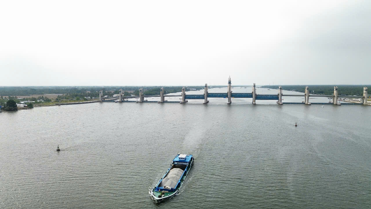 Người d&acirc;n hưởng lợi g&igrave; từ si&ecirc;u cống thuỷ lợi C&aacute;i Lớn - C&aacute;i B&eacute;?- Ảnh 11.