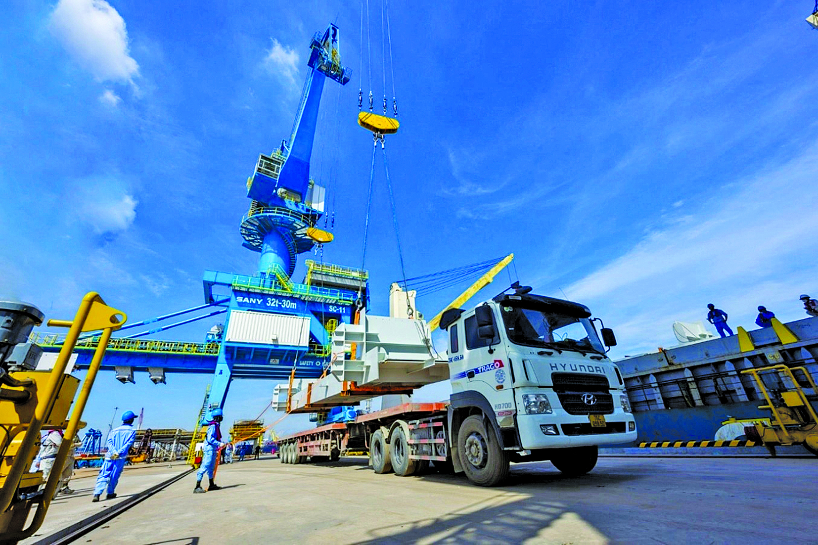 Ph&aacute;t huy lợi thế logistics tại cảng nước s&acirc;u Dung Quất- Ảnh 1.