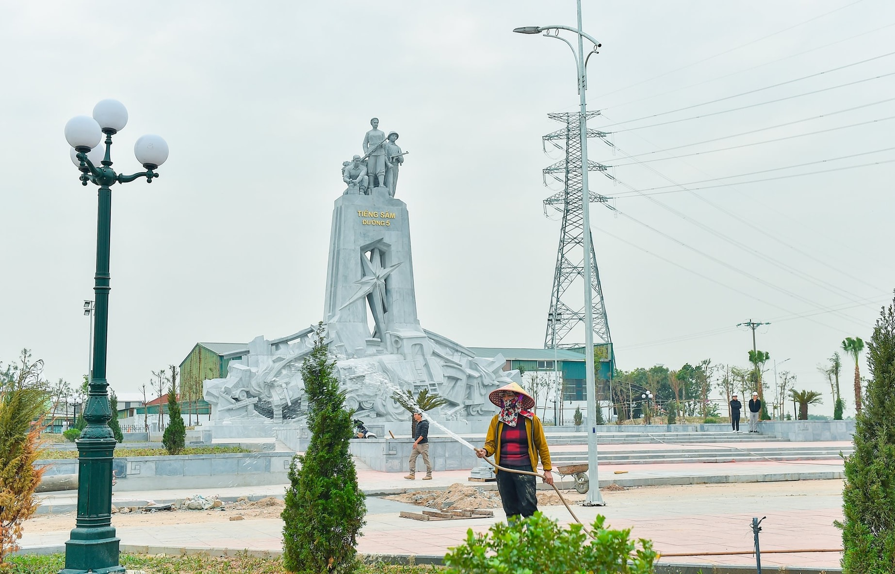 Chi&ecirc;m ngưỡng tượng đ&agrave;i "Tiếng sấm đường 5" ở Hải Dương- Ảnh 8.