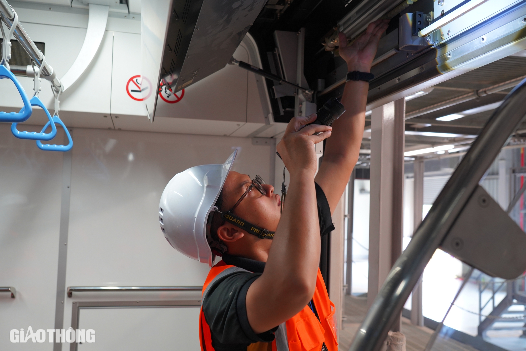 Hậu trường chăm s&oacute;c, bảo dưỡng c&aacute;c đo&agrave;n t&agrave;u metro số 1- Ảnh 11.