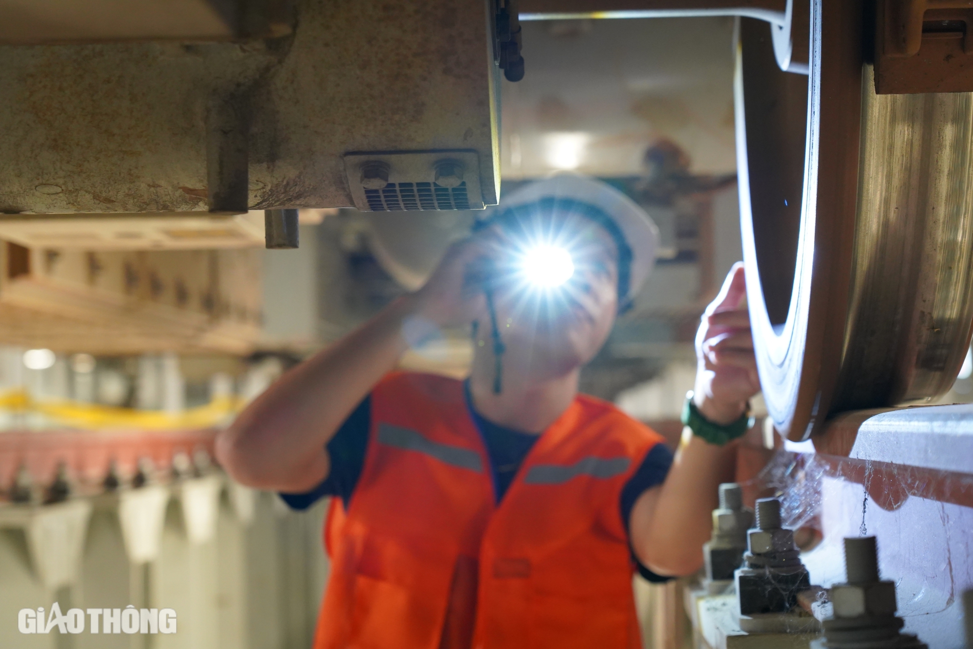 Hậu trường chăm s&oacute;c, bảo dưỡng c&aacute;c đo&agrave;n t&agrave;u metro số 1- Ảnh 8.