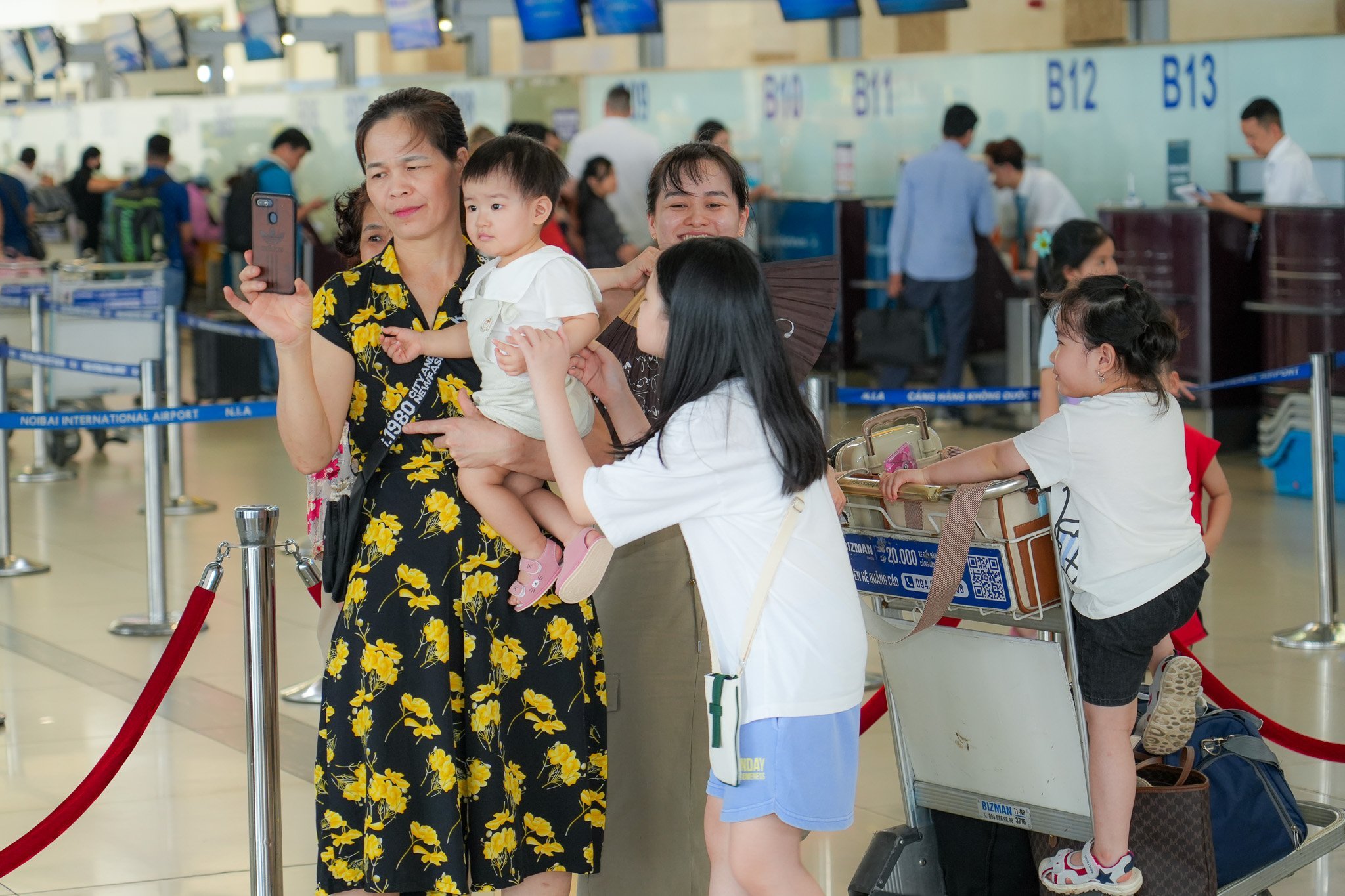 Đề nghị c&aacute;c địa phương tăng cường vận h&agrave;nh xe bu&yacute;t, taxi phục vụ kh&aacute;ch bay đ&ecirc;m- Ảnh 1.