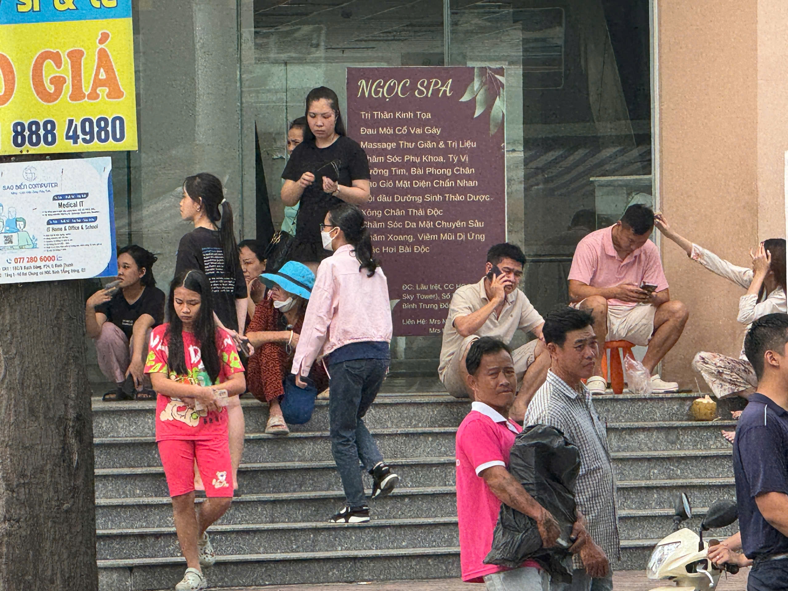 Lại cháy ở TP Thủ Đức, nhiều người hoảng loạn- Ảnh 1. Lại cháy ở TP Thủ Đức, nhiều người hoảng loạn- Ảnh 1.