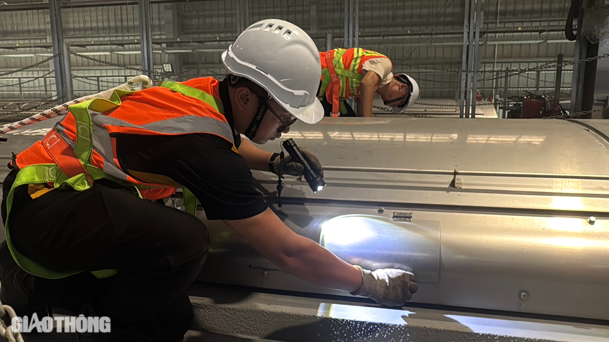 Hậu trường chăm s&oacute;c, bảo dưỡng c&aacute;c đo&agrave;n t&agrave;u metro số 1- Ảnh 4.