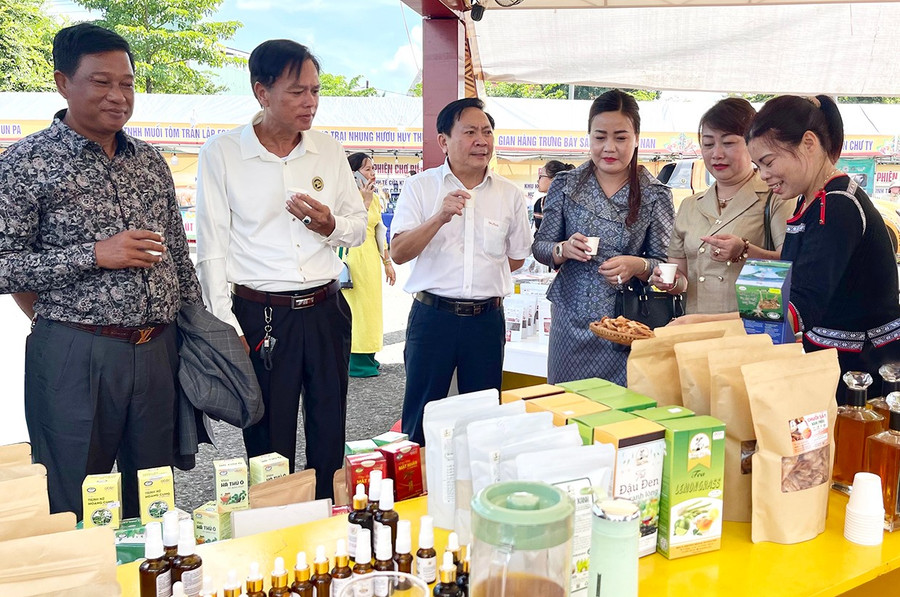 Gia Lai: Đường s&aacute; th&ocirc;ng thương, xuất nhập khẩu tăng mạnh- Ảnh 3.