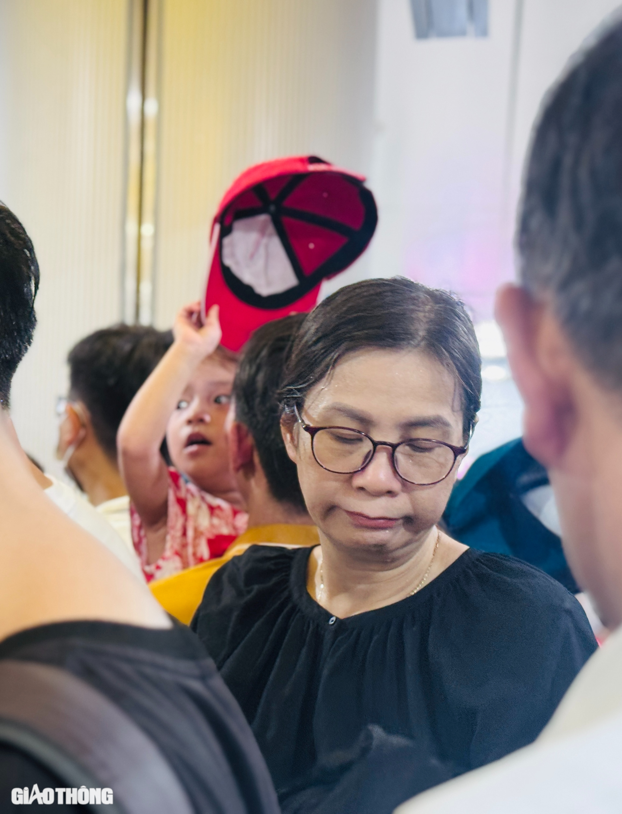 Người d&acirc;n h&aacute;o hức trải nghiệm, metro số 1 đ&ocirc;ng nghẹt ng&agrave;y cuối tuần- Ảnh 5.