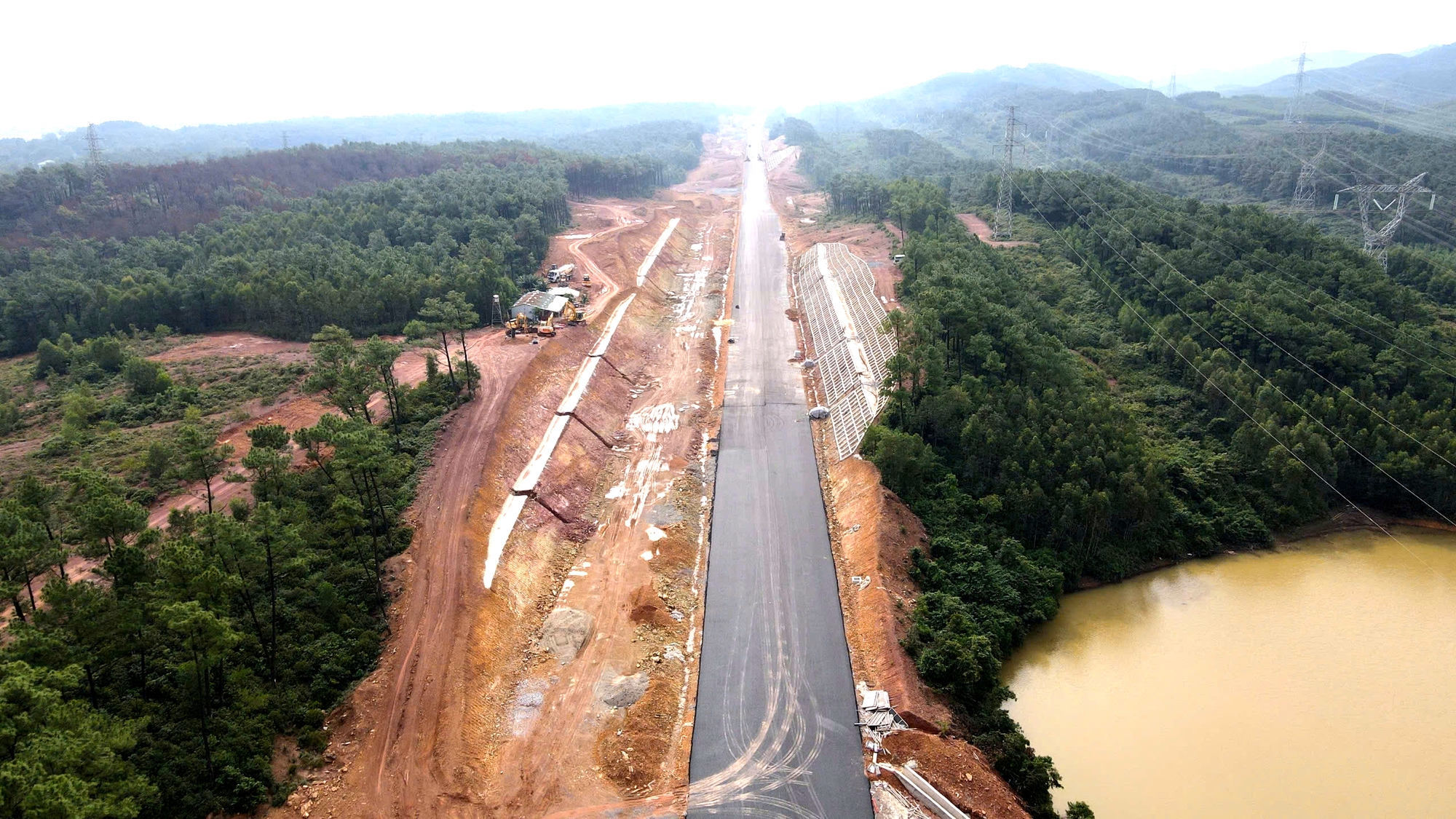 Đưa dự &aacute;n cao tốc qua Quảng B&igrave;nh, Quảng Trị th&ocirc;ng xe tuyến ch&iacute;nh dịp 30/4/2025- Ảnh 4.