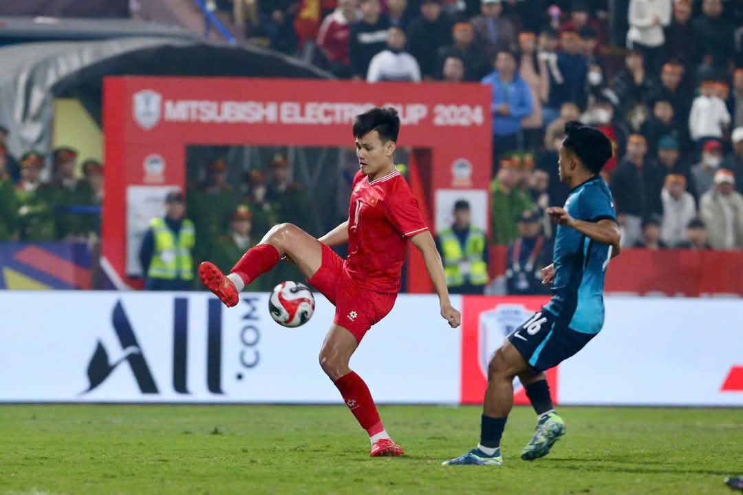 Tuyển Việt Nam trả gi&aacute; đắt cho trận thắng Singapore ở b&aacute;n kết AFF Cup- Ảnh 1.