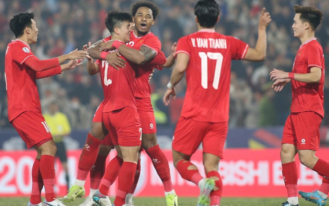 AFF Cup 2024: Xu&acirc;n Son tỏa s&aacute;ng, tuyển Việt Nam hi&ecirc;n ngang v&agrave;o chung kết
