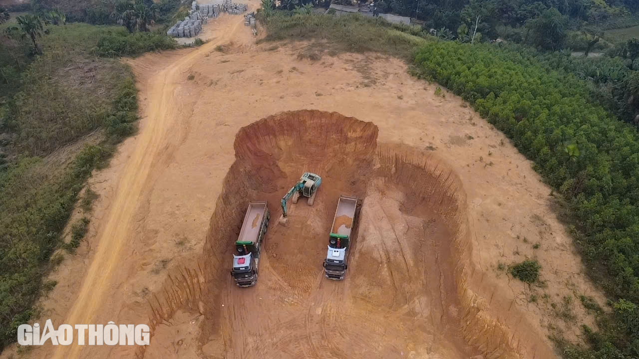 Xe chở đất quần thảo đường li&ecirc;n x&atilde; ở Tuy&ecirc;n Quang- Ảnh 3.