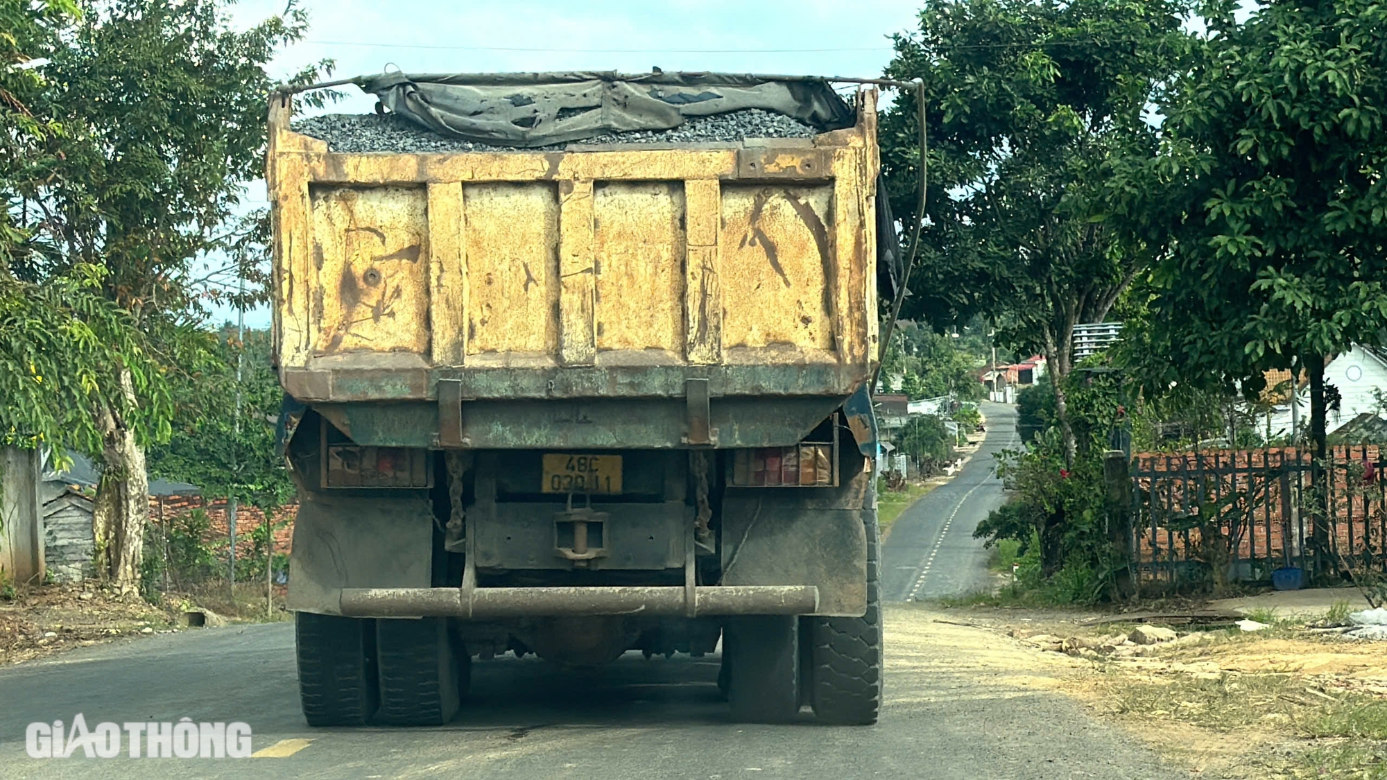 Đắk N&ocirc;ng: Xe cơi nới v&ocirc; tư hoạt động, chủ mỏ đ&aacute; n&oacute;i g&igrave;?- Ảnh 2.