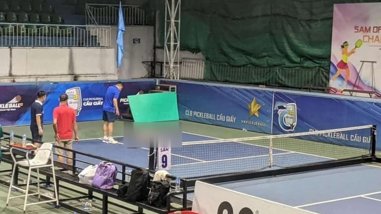 Người đ&agrave;n &ocirc;ng ng&atilde; gục khi chơi pickleball, b&aacute;c sĩ cảnh b&aacute;o điều g&igrave;?- Ảnh 1.