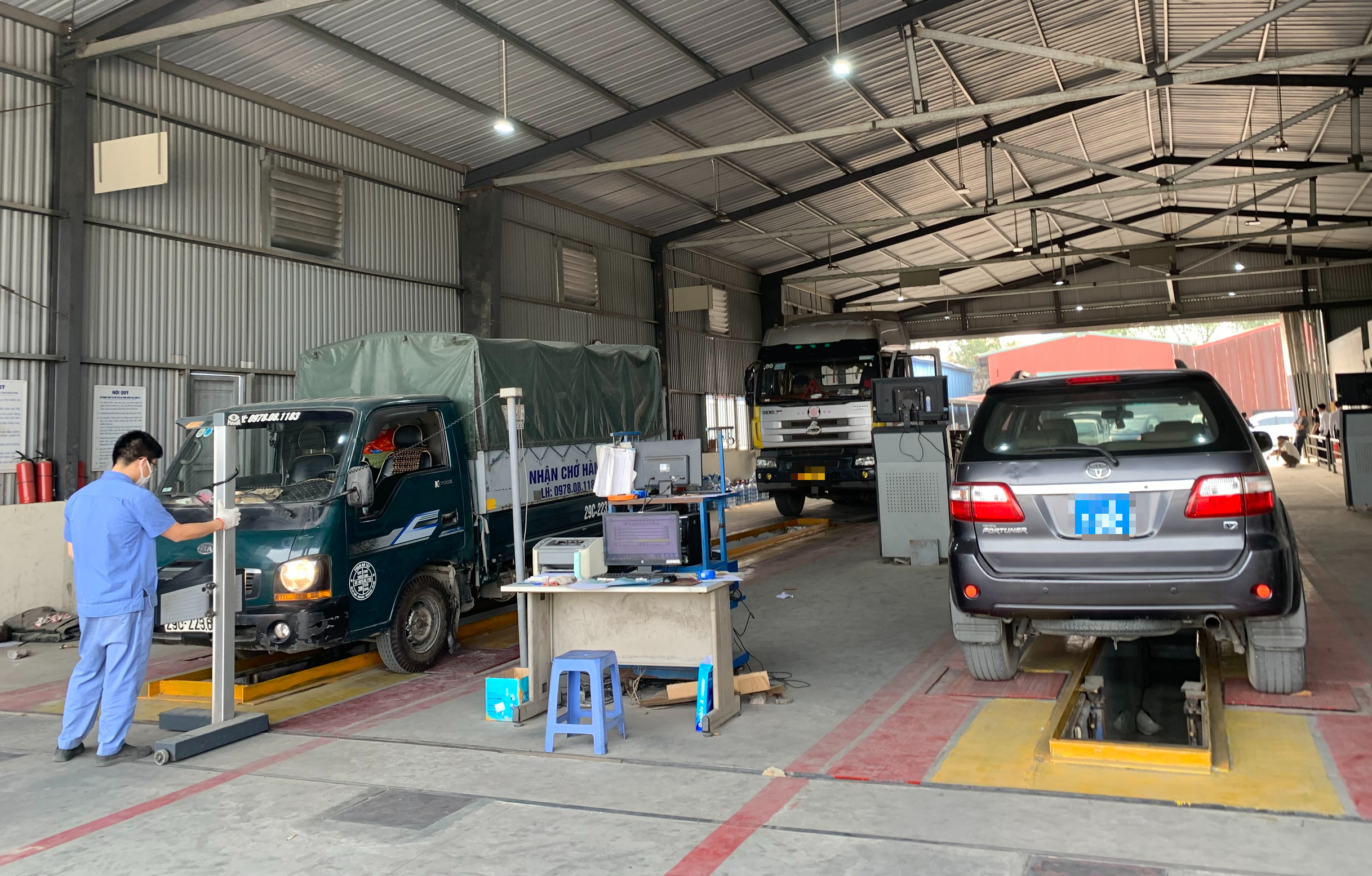 Gầm xe bị mọt gỉ, &ocirc; t&ocirc; c&oacute; được đăng kiểm?- Ảnh 1.