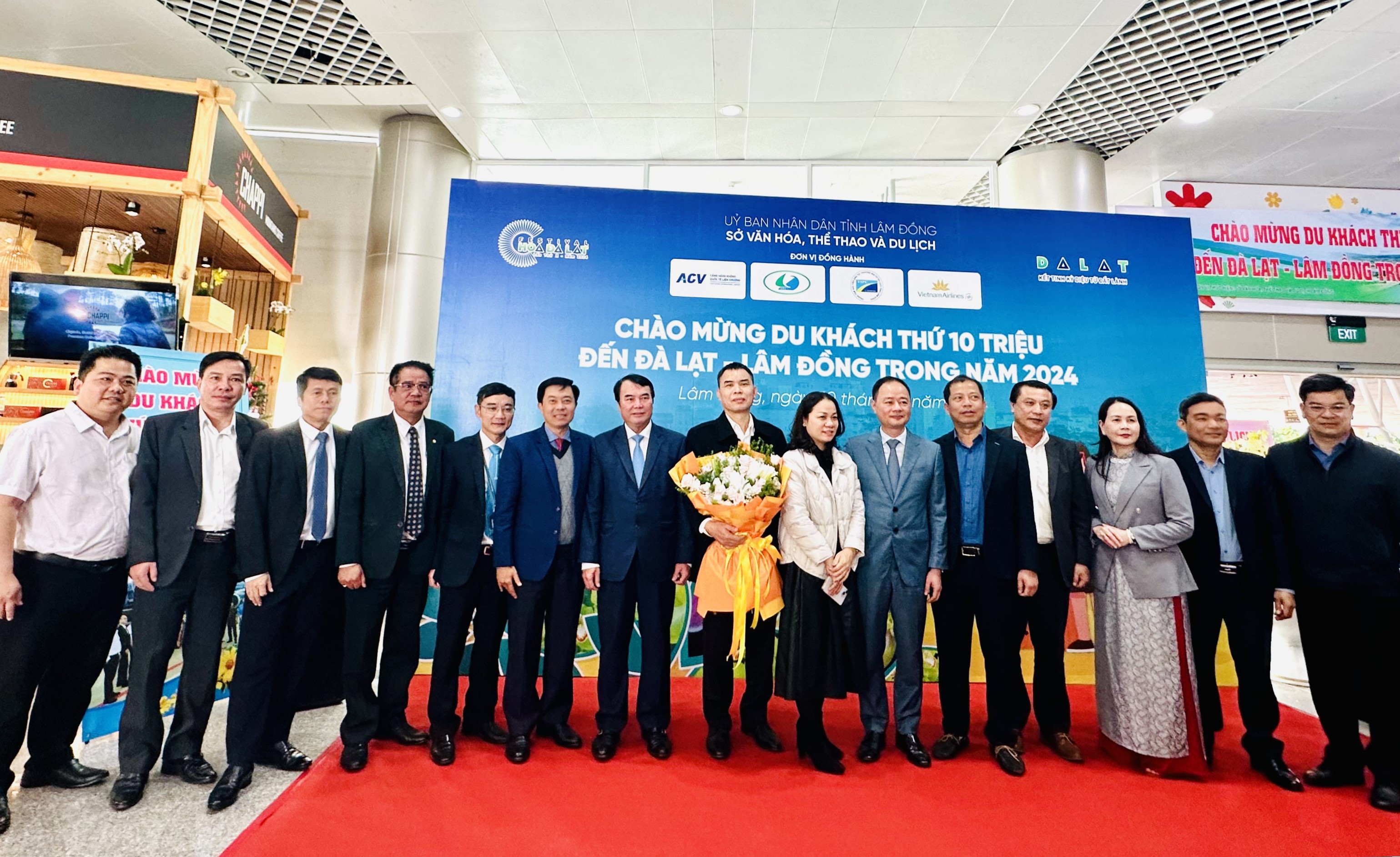 Tỉnh L&acirc;m Đồng phối hợp Vietnam Airlines ch&agrave;o đ&oacute;n vị kh&aacute;ch thứ 10 triệu- Ảnh 1.