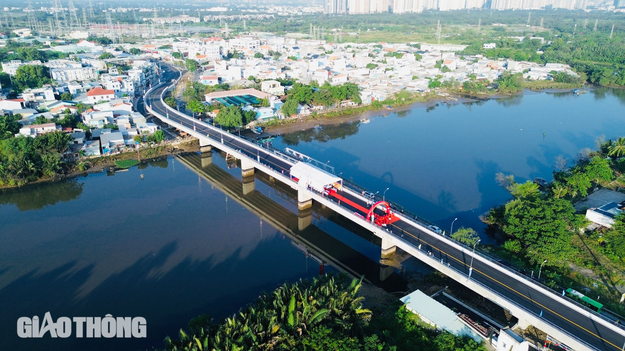 Thông xe cầu Phước Long, người dân khu nam TP.HCM bớt lo ùn tắc- Ảnh 1. Thông xe cầu Phước Long, người dân khu nam TP.HCM bớt lo ùn tắc- Ảnh 1.