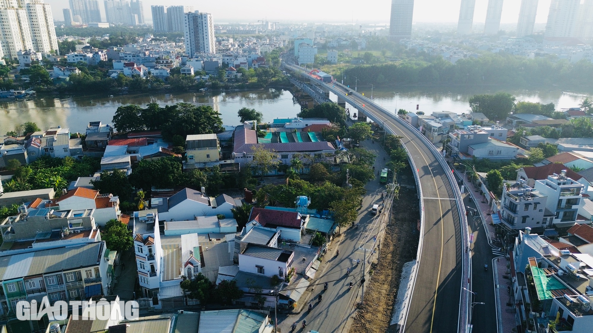 Thông xe cầu Phước Long, người dân khu nam TP.HCM bớt lo ùn tắc- Ảnh 2. Thông xe cầu Phước Long, người dân khu nam TP.HCM bớt lo ùn tắc- Ảnh 2.