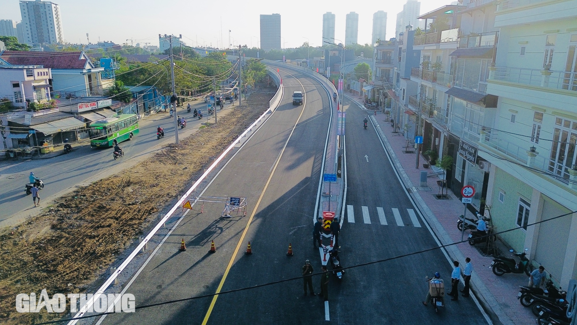 Thông xe cầu Phước Long, người dân khu nam TP.HCM bớt lo ùn tắc- Ảnh 8. Thông xe cầu Phước Long, người dân khu nam TP.HCM bớt lo ùn tắc- Ảnh 8.